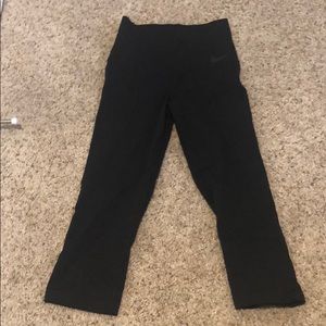 NIKE crop leggings